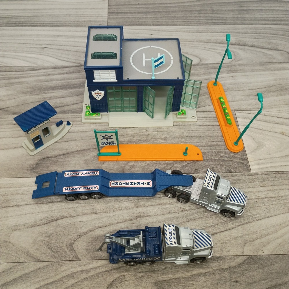 Vtg 1995 New Ray HO Scale Police Station Building W Helipad Slot Car Train Set